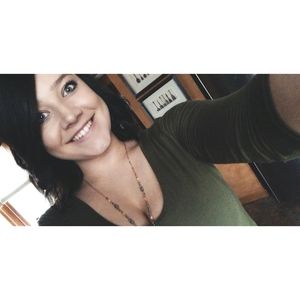 Meet your Posher, Kayla